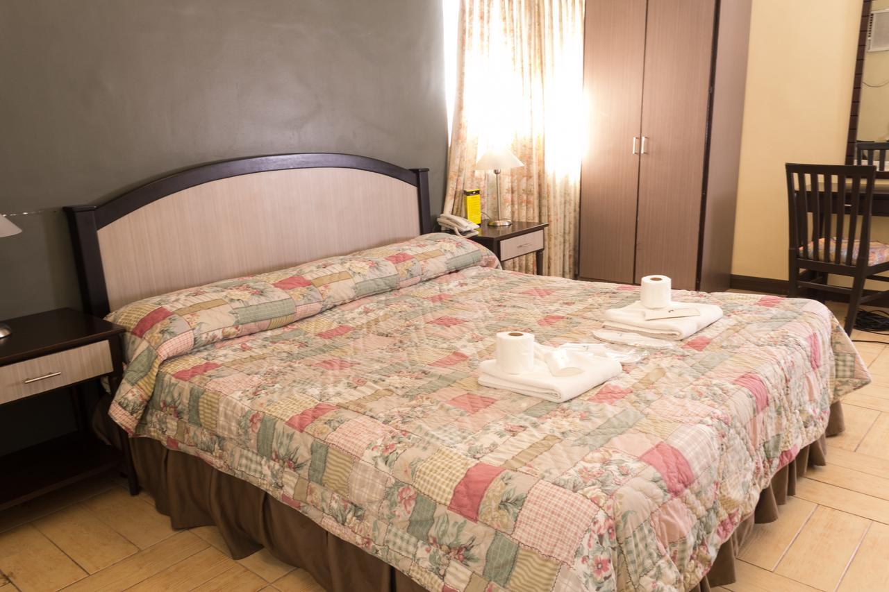 טגאיטאי Tagaytay Country Hotel מראה חיצוני תמונה